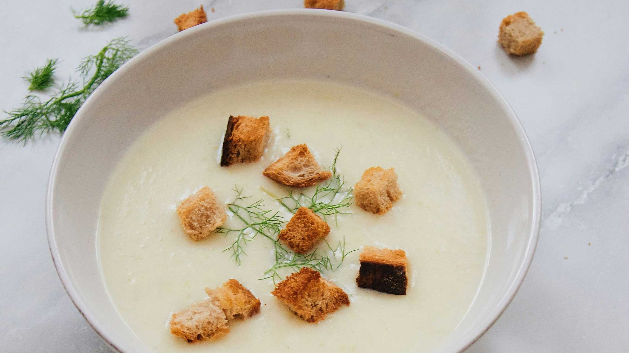 Rezeptbild für Pastinakensuppe mit Röstzwiebeln