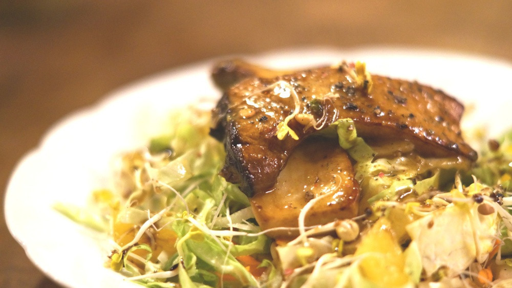 Rezeptbild für Zuckerhutsalat mit Feigensenf-Dressing an Orangen mit gebratenen Pilzen